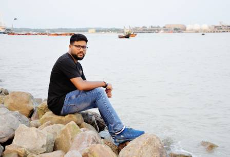 पुरुषों की टी-शर्ट के लिए संपूर्ण गाइड: स्टाइल, फिट और फैब्रिक